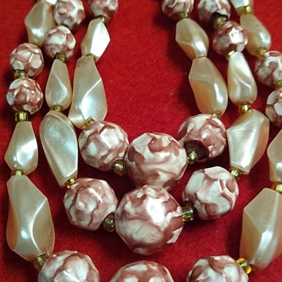 Vintage Hong Kong Three Strand Pink/White Beaded Gold Tone Metal Necklace - Picture 7 of 9